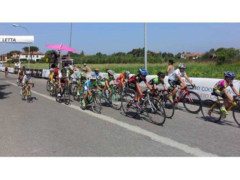 LA MOBILIERI PONSACCO E LA SCUOLA DI CICLISMO