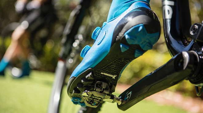 ABBIGLIAMENTO E SCARPE SHIMANO S-PHYRE PER IL CANNONDALE FACTORY RACING TEAM